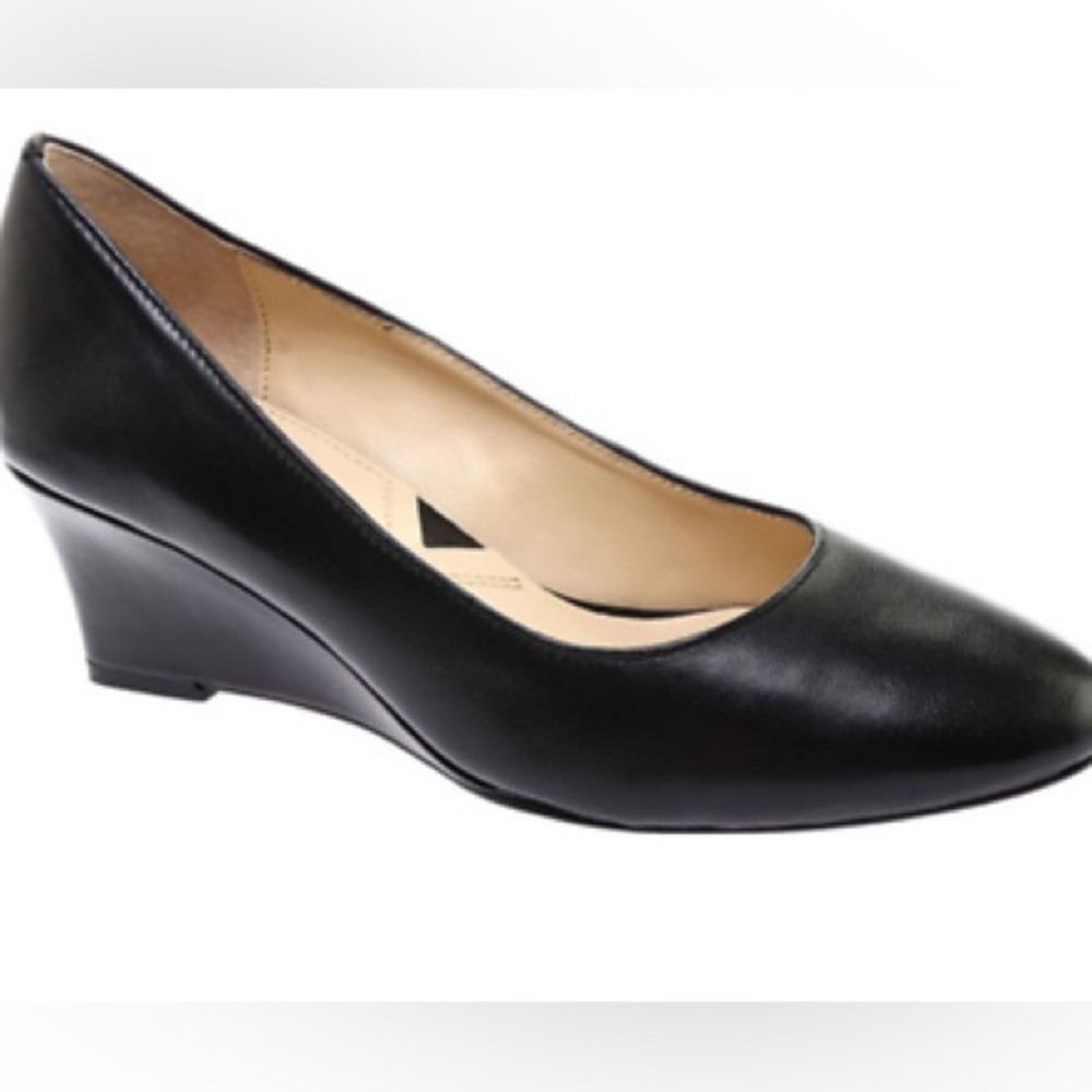 ADRIENNE VITTADINI Rosie Leather Wedge Pump, Black, Size 7, Classic Comfortable